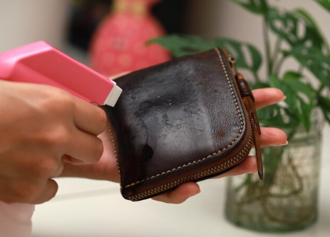 Cara Membersihkan Tas Kulit dengan Handbody, Panduan Lengkap dan Praktis!