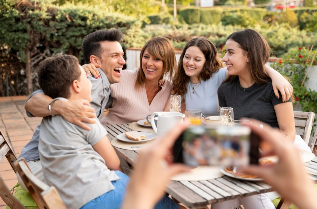 Tema Family Gathering Yang Bisa Jadi Inspirasi